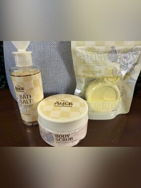 Cute Disney Alice in Wonderland self care bundle